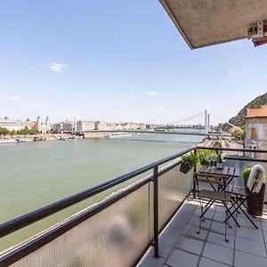 Luxury With A Beautiful View For The Danube River Apartment
