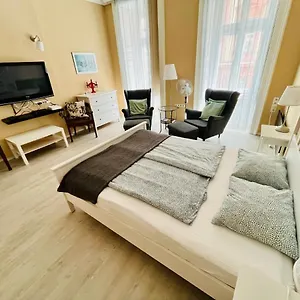 Academy - Elegant Place Next To The Parliament Daire